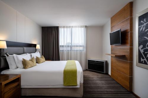 Premier-Hotel-Midrand-Rooms-Standard-King-2